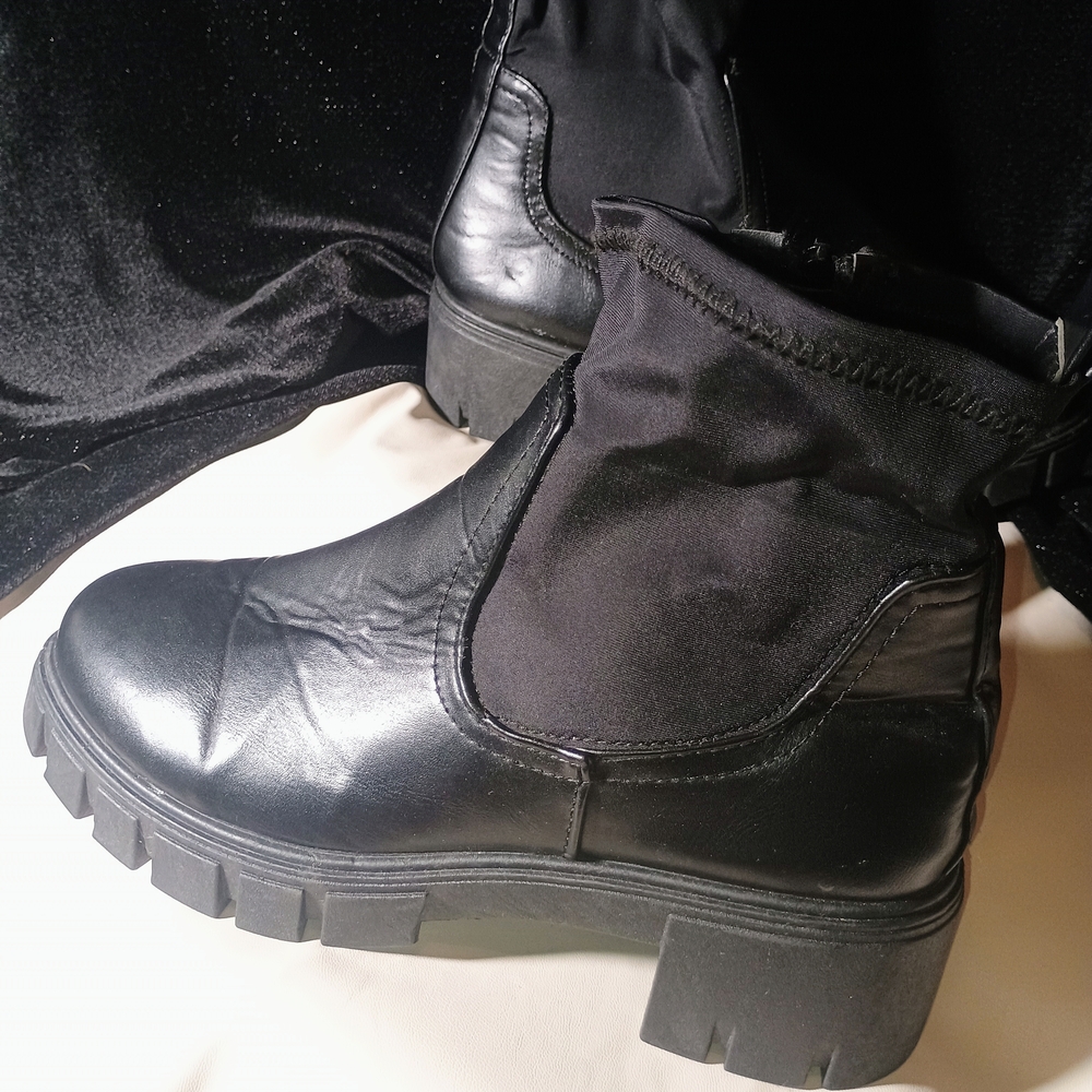 TOP Moda Black Ankle Booties